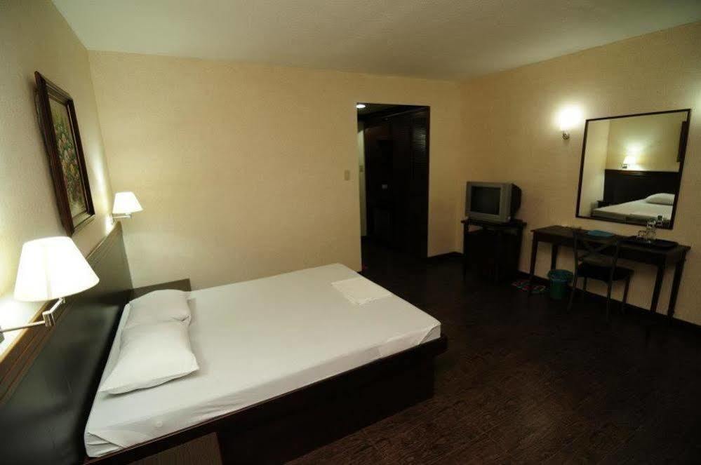Neuhaus Inn Legazpi Zewnętrze zdjęcie