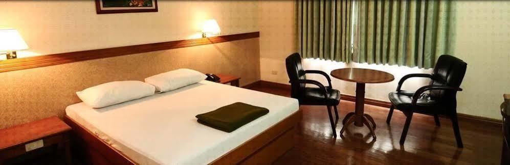 Neuhaus Inn Legazpi Zewnętrze zdjęcie