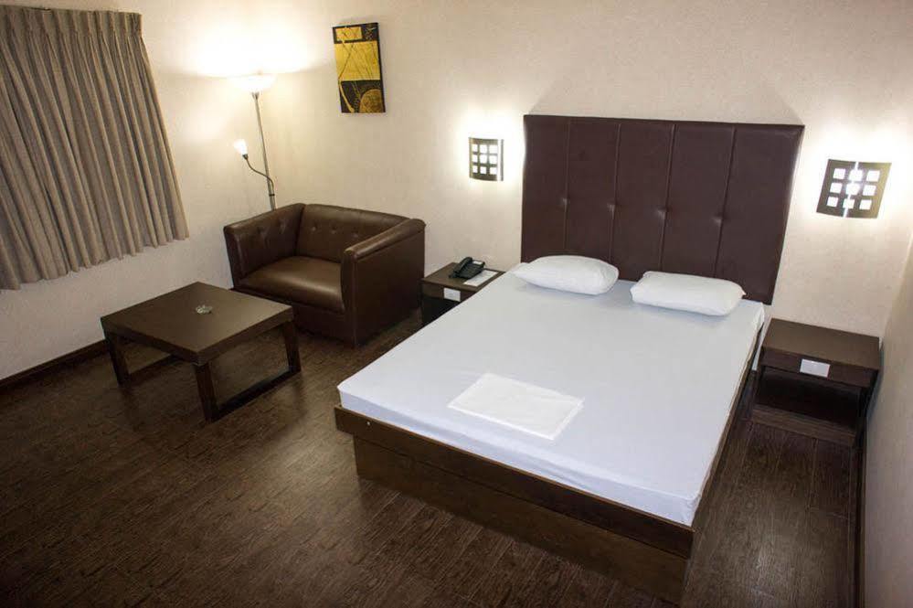 Neuhaus Inn Legazpi Zewnętrze zdjęcie