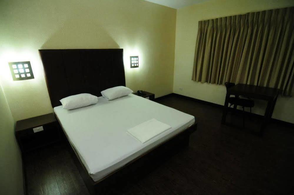 Neuhaus Inn Legazpi Zewnętrze zdjęcie